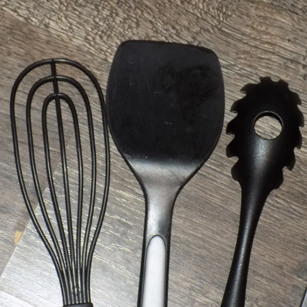 Calphalon Kitchen Utensil Set 5pc Black Grey Good Spatula Whisk Pasta Fork